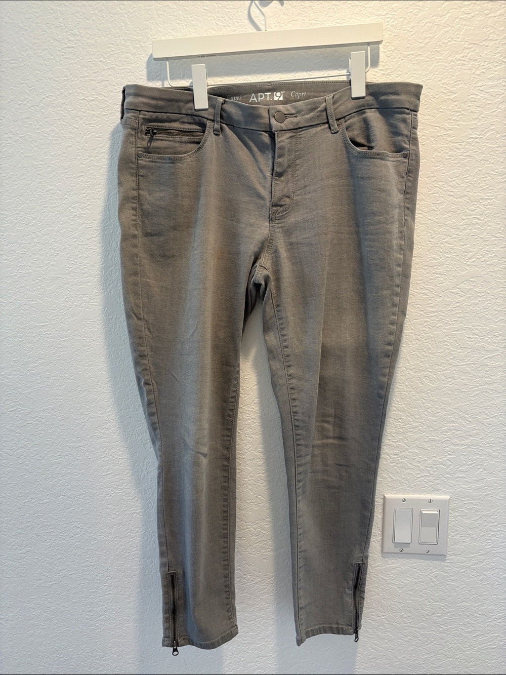 Apt. 9 Women's Gray Cropped Skinny Jeans with Ankle Zips 14 - Picture 2 of 7